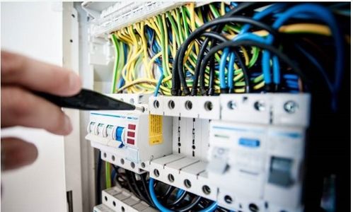 中國計算機軟硬件在中東歐市場崛起 經貿論壇中的亮眼表現